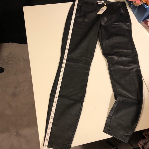 Sophie Max/ Mac Studio Black faux leather pants - Picture 4 of 7